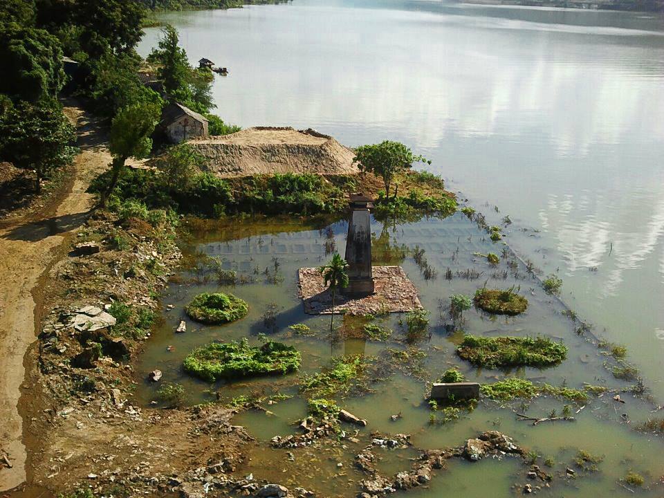 Затопленное кладбище в Мунг Лае